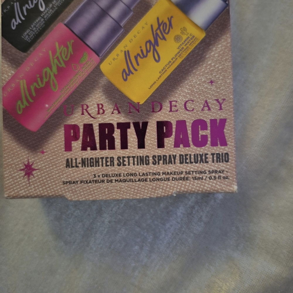 Urban Decay Setting Spray Duo Black Yellow - Picture 3 of 4